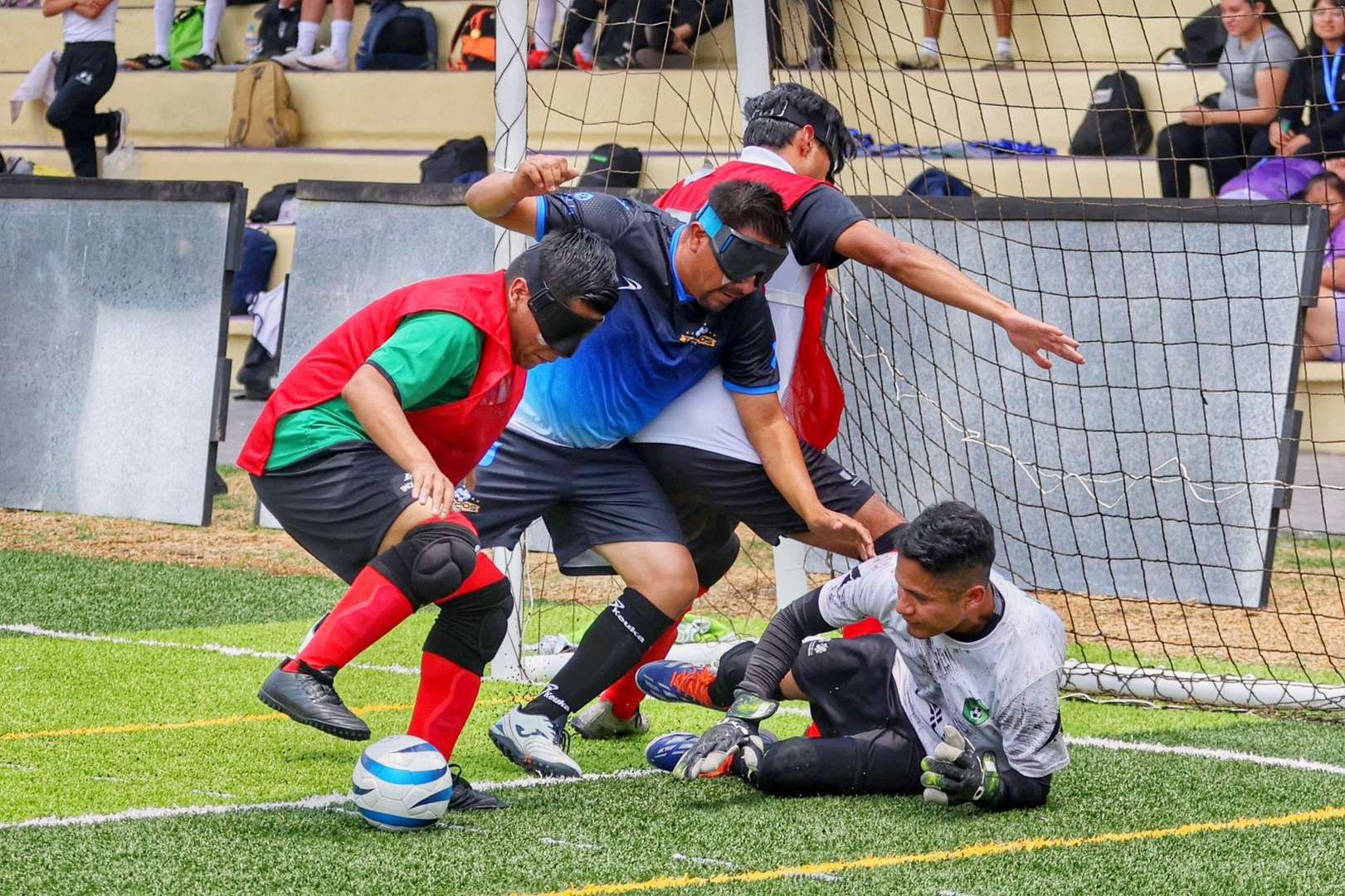 El balón sonoro permite competir en igualdad